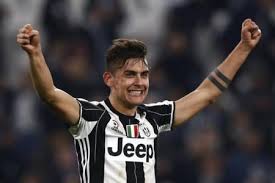 Dybala maakt een OK  -gebaar om vrede te melden